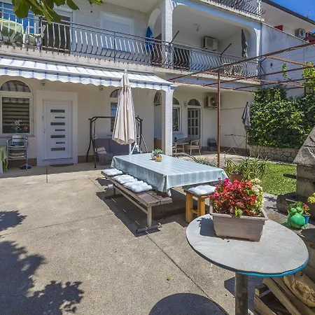 Charmantes Nur 300 Meter Zum Mit Meerblick, Grillbereich - Hundefreundlich Apartament Crikvenica